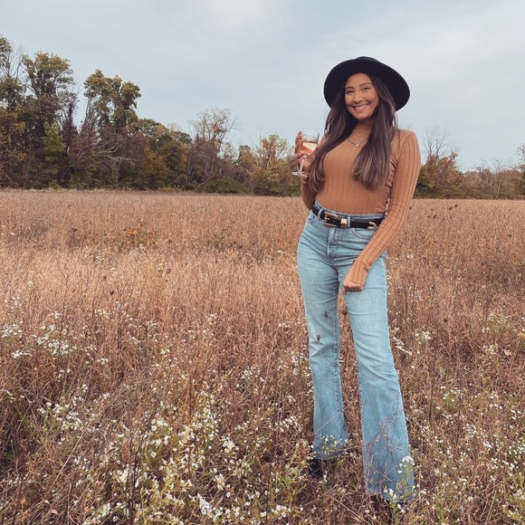 Meet your Posher, Alyssa - Picture 5 of 8